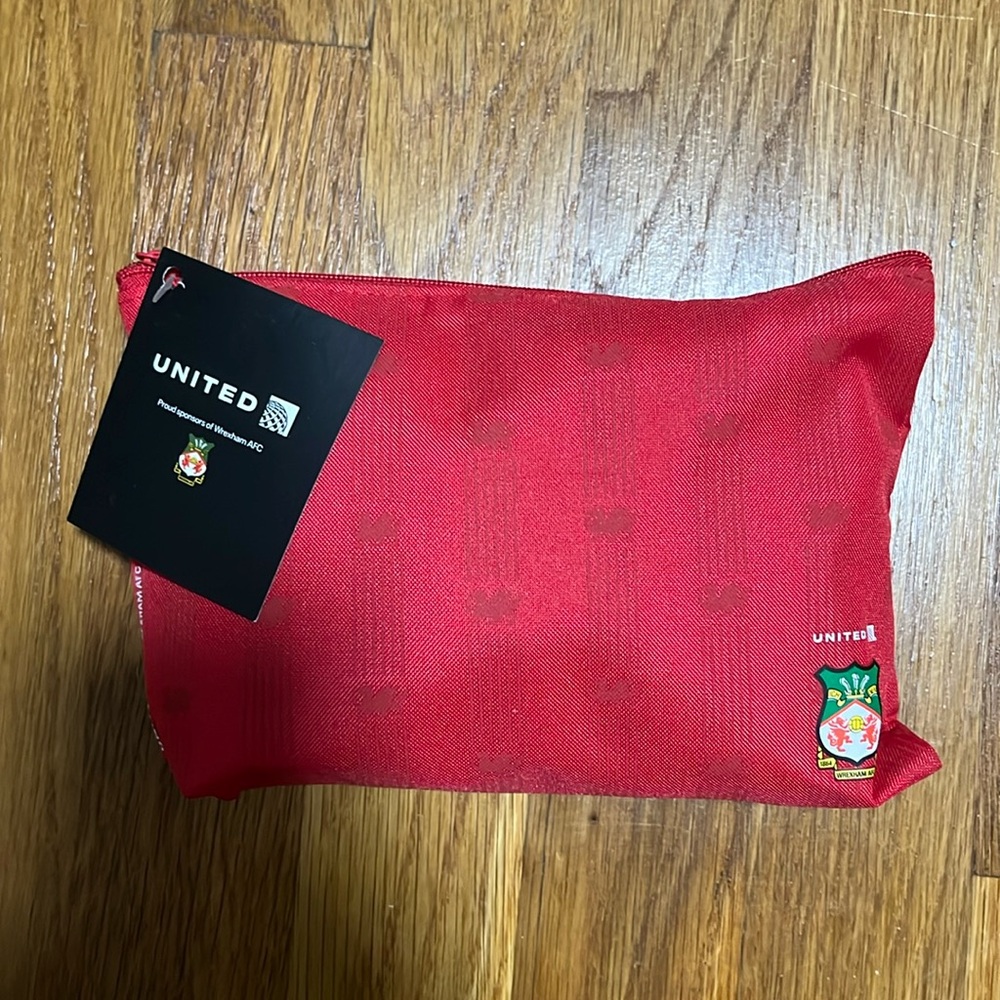 NWT United Polaris travel kit -Wrexham AFC